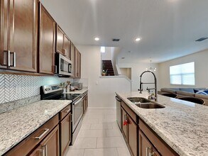 2321 Grasmere View Pkwy N in Kissimmee, FL - Building Photo - Building Photo