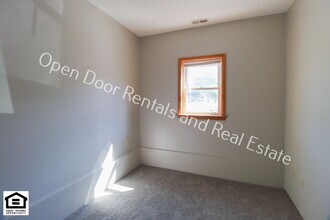 255 S Wayne St in Waterloo, IN - Building Photo - Building Photo