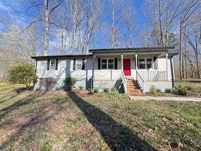 716 Mountain View Dr in Morrison, TN - Building Photo - Building Photo