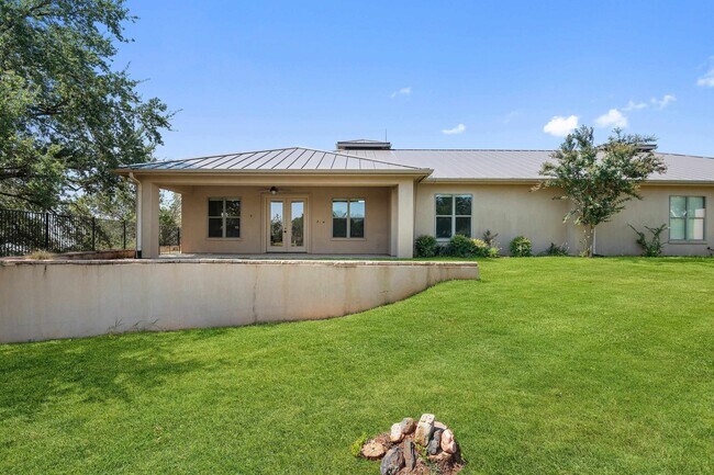 129 Hi Valley in Horseshoe Bay, TX - Building Photo - Building Photo