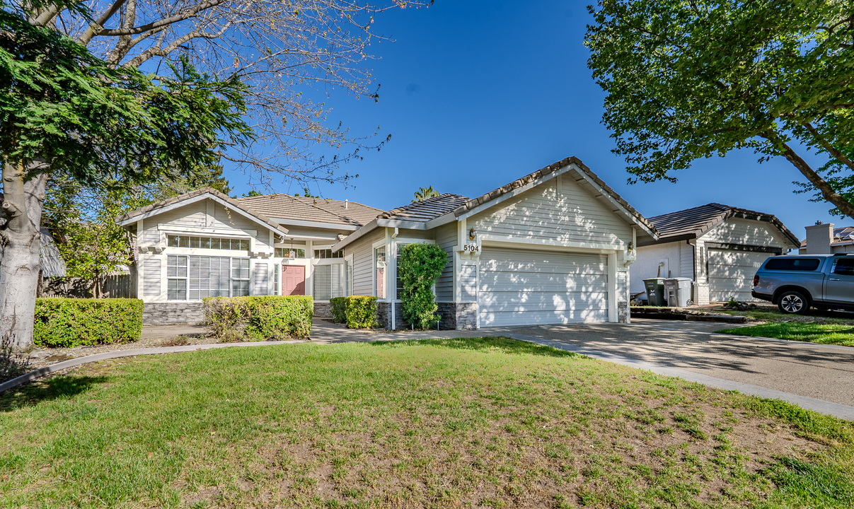 5104 Stratton Ct in Rocklin, CA - Foto de edificio