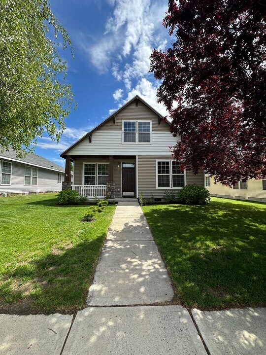 4611 Arabian Ln in Pasco, WA - Building Photo