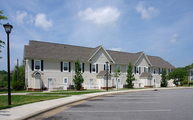 Aster Park Apartments in Winston-Salem, NC - Foto de edificio - Building Photo