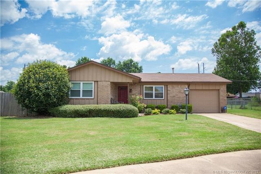 404 Antigua Ct in Sand Springs, OK - Building Photo