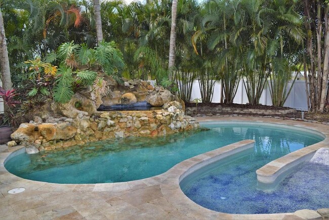 property at 2226 Siesta Dr
