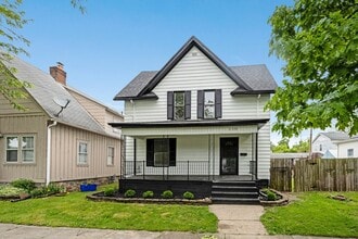 110 N Sheridan St in Kendallville, IN - Building Photo - Building Photo