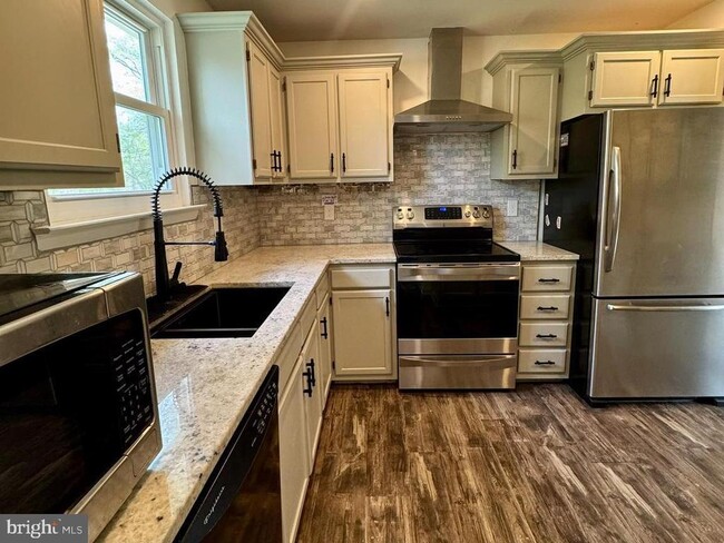 15501 Maple Dr in Accokeek, MD - Foto de edificio - Building Photo