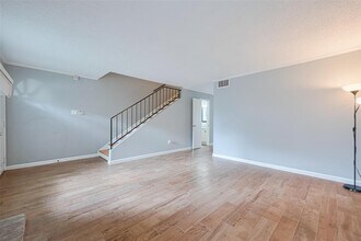 6452 Kentwick Dr in Houston, TX - Building Photo - Building Photo