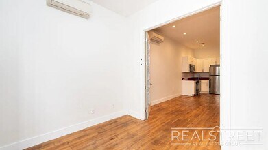 Suydam Street, Unit 1R in Brooklyn, NY - Building Photo - Building Photo