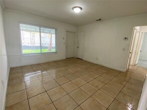 2215 Adams St in Hollywood, FL - Building Photo - Building Photo