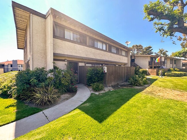 1150 S Meadow Ln in Colton, CA - Foto de edificio - Building Photo