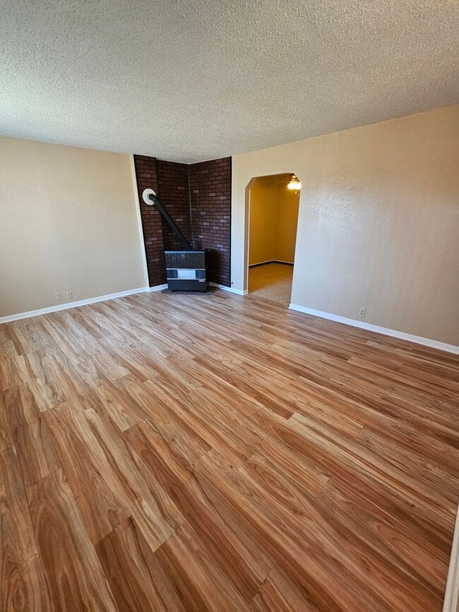 548-550 Lozier Ln in Medford, OR - Building Photo - Building Photo