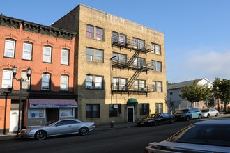 205 Monticello Ave in Jersey City, NJ - Foto de edificio - Building Photo