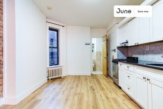 531 W 48th St, Unit 19 in New York, NY - Foto de edificio - Building Photo