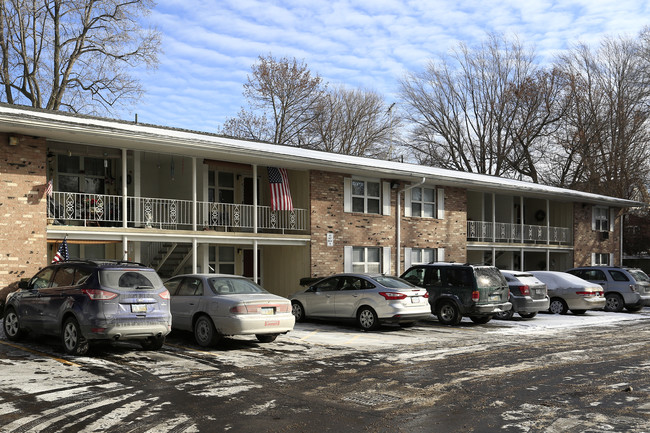 Carriage House Apartments in Amherst, OH - Building Photo - Building Photo