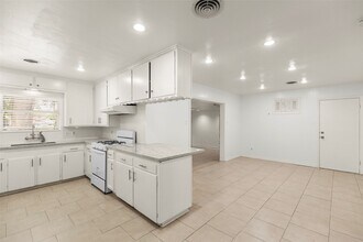 2015 Wycliffe Dr in Houston, TX - Building Photo - Building Photo