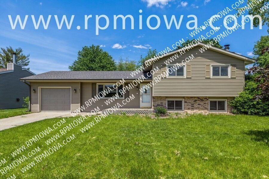 631 Crystal St in Ames, IA - Building Photo