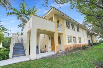 6245 SW 47th Manor in Davie, FL - Building Photo - Building Photo