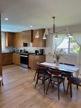5304 Baza Ave in Woodland Hills, CA - Building Photo - Building Photo