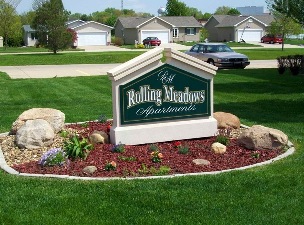 Rolling Meadows Apartments in Waverly, IA - Building Photo