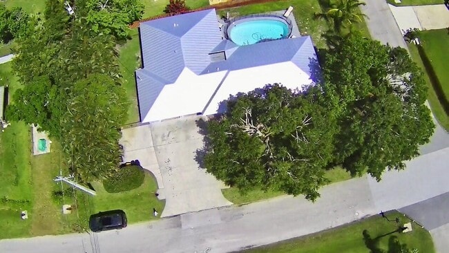 3051 SW Earl Ave in Palm City, FL - Foto de edificio - Building Photo