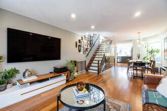 807 Pape Av in Toronto, ON - Building Photo - Building Photo