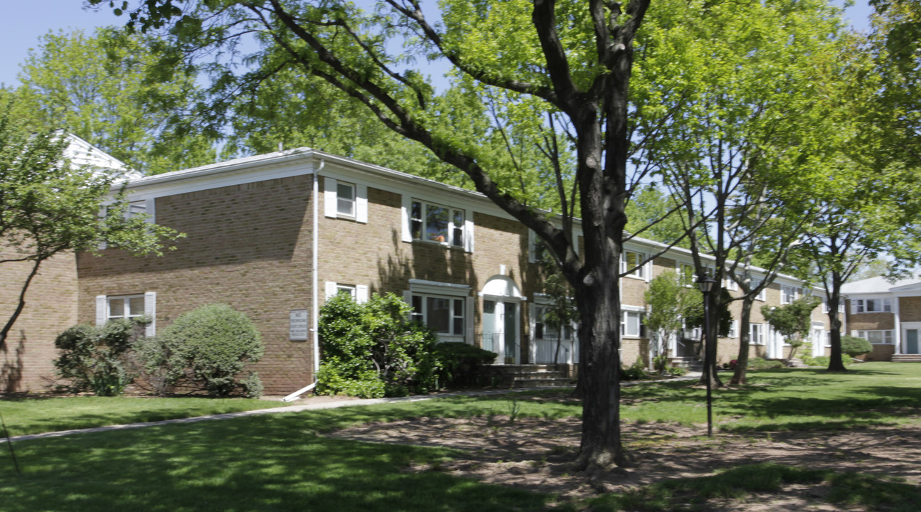 Margate at Edison in Metuchen, NJ - Building Photo