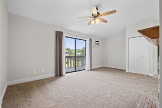 423 Berkshire Dr, Unit #33 in Crystal Lake, IL - Building Photo - Building Photo