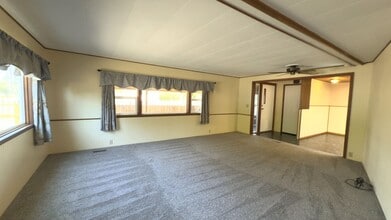 1840 1st Ave in Warrenton, OR - Building Photo - Building Photo