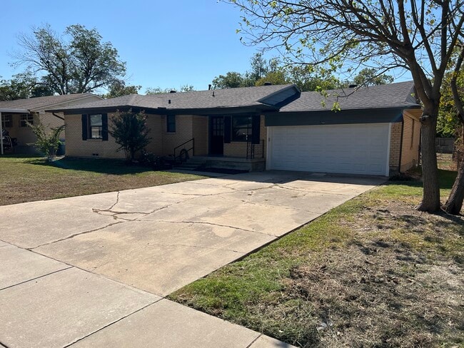 1709 Carlton St in Denton, TX - Building Photo - Building Photo