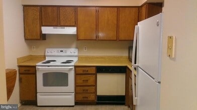 4809 Berwyn House Rd in College Park, MD - Building Photo - Building Photo