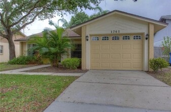 1761 Lakeview Village Dr in Brandon, FL - Building Photo - Building Photo