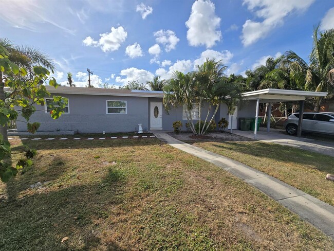 349 Greenbrier Dr in Lake Worth, FL - Building Photo - Building Photo