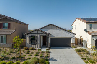 10208 Jennifer Ave in Hesperia, CA - Foto de edificio - Building Photo