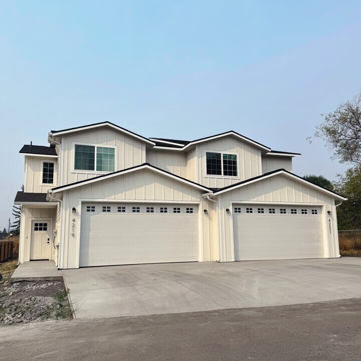 4221 N Locust Rd in Spokane, WA - Building Photo