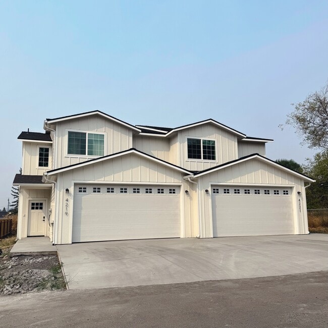 4221 N Locust Rd