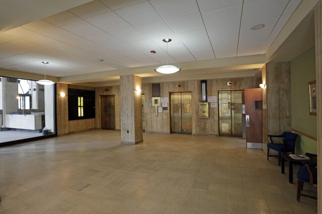 The Bank Multifamily in Wilkes-Barre, PA - Building Photo - Lobby