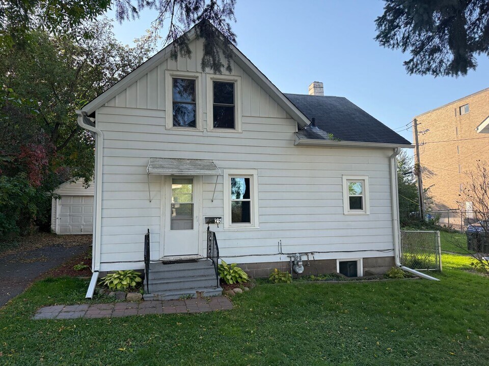 25 9th St in Cloquet, MN - Building Photo