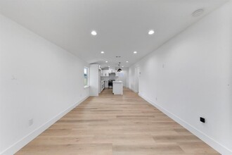 5610 Chapman St in Houston, TX - Foto de edificio - Building Photo