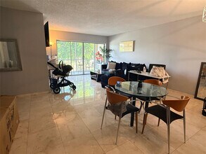 505 Spencer Dr in West Palm Beach, FL - Building Photo - Building Photo