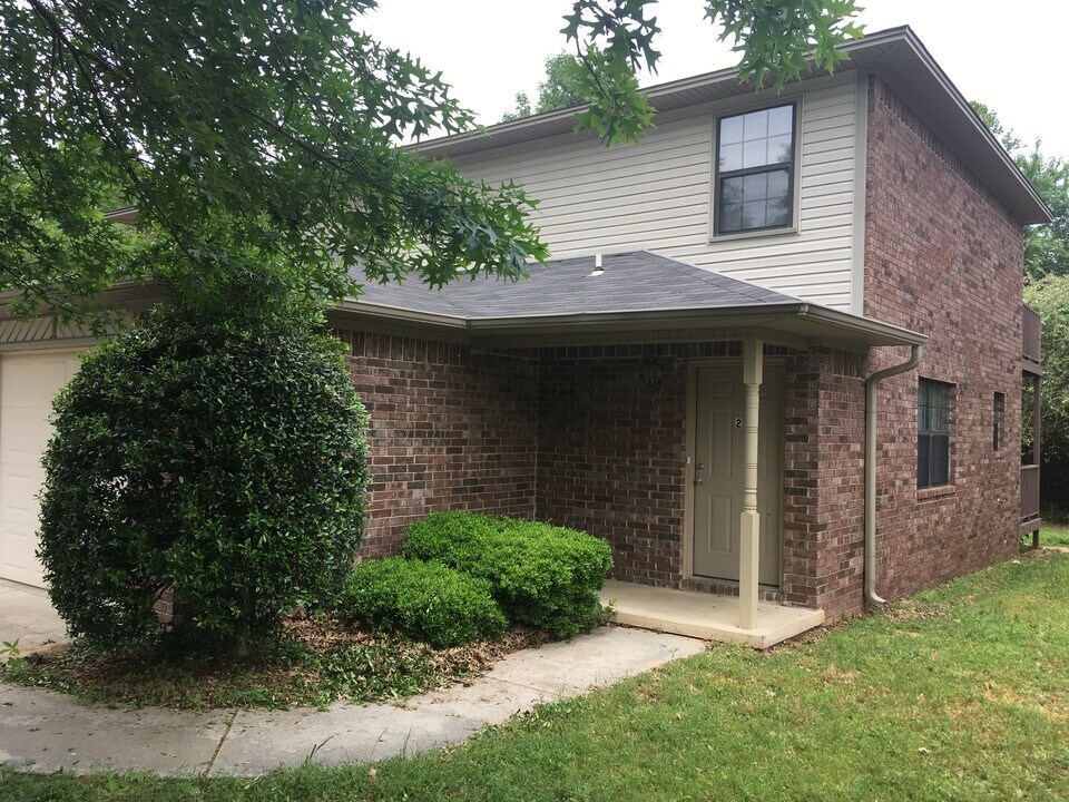 407 Valley Dr in Russellville, AR - Building Photo