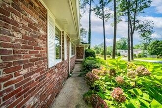 2038 S Akin Dr in Atlanta, GA - Building Photo - Building Photo