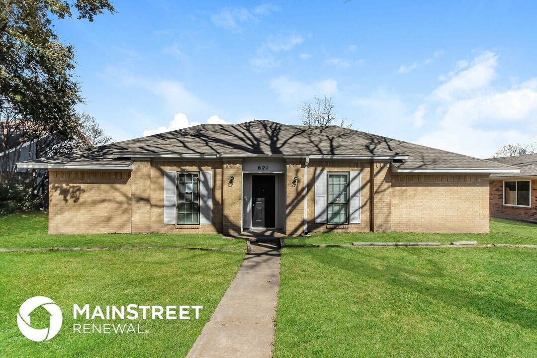 621 Granada Dr in Garland, TX - Building Photo