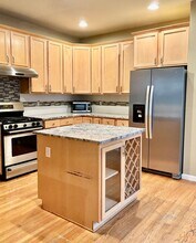 13106 NE 139th St in Kirkland, WA - Foto de edificio - Building Photo