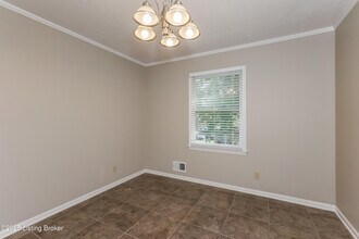 8704 4 Oaks Ct in Jeffersontown, KY - Building Photo - Building Photo