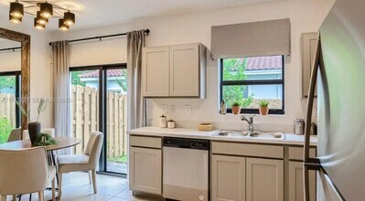 322 NE 1st Ave in Florida City, FL - Building Photo - Building Photo