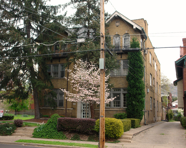 1618 Virginia St in Charleston, WV - Foto de edificio - Building Photo