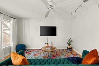 2200 Dickson Dr in Austin, TX - Building Photo - Building Photo