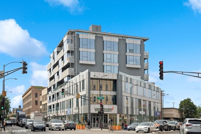 1241 N Milwaukee Ave