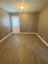 812 Washington Ave in Oak Grove, KY - Building Photo - Building Photo